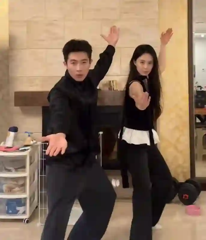 被骂了两年，他俩要结婚了？