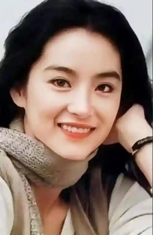 看了70岁林青霞和73岁朱琳近照，才明白大陆美人和台湾美人的区别