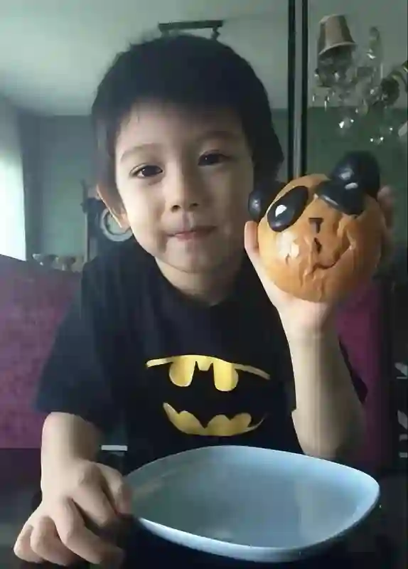 好久不见胡静儿子牛魔王了，颜值拉高星二代整体水平？