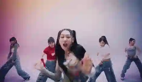 7个点赞，首周专辑销量65张，国内频上热搜，韩娱毫无水花。“小沈阳”女儿闯韩，她还能成功么？