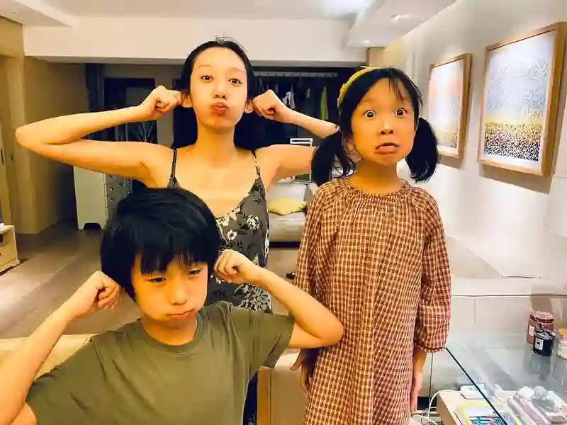 还记得黄觉的儿子小核桃吗，比爸爸还高了？