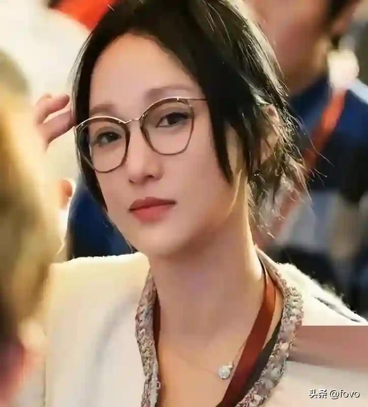 董洁的19岁，周迅和李嘉欣的19岁，都不如蔡少芬的19岁令人惊艳
