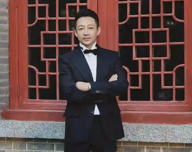 麻六记关店原因被扒，合同到期遭商场清退，汪小菲到处出差寻机会