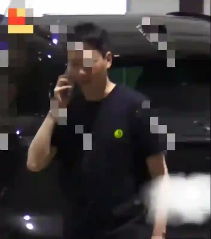 冯绍峰带女友和李治廷聚餐，女友正脸曝光，全脸整容科技感十足