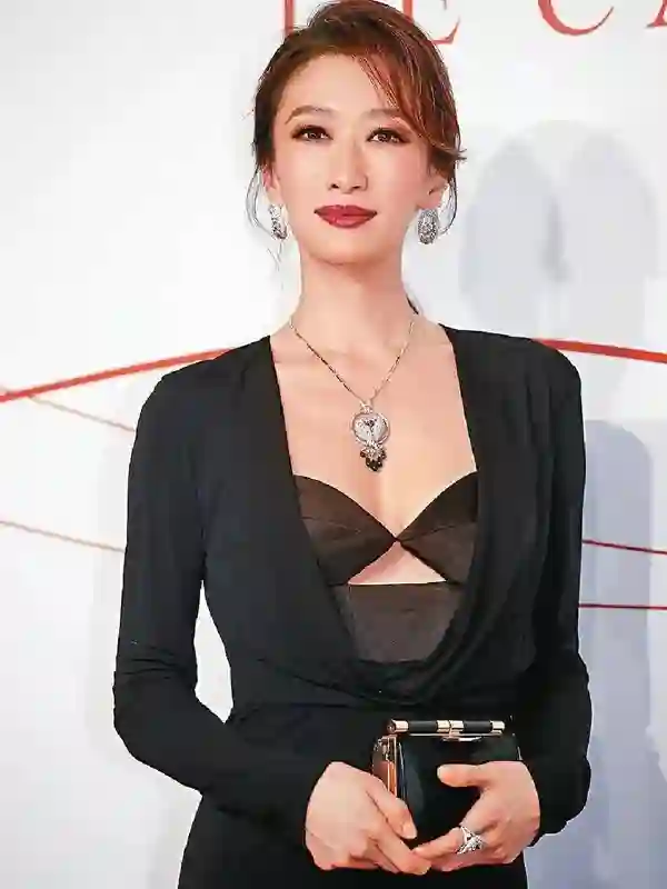谢婷婷官宣怀二胎，跨国婚姻曝光引热议