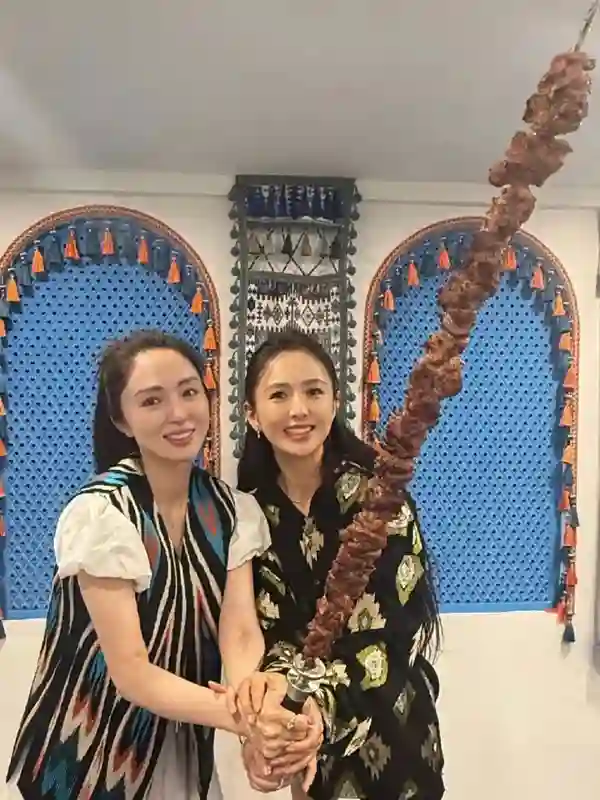 佟丽娅舞剧首秀成功，好友董璇母女暖心力挺