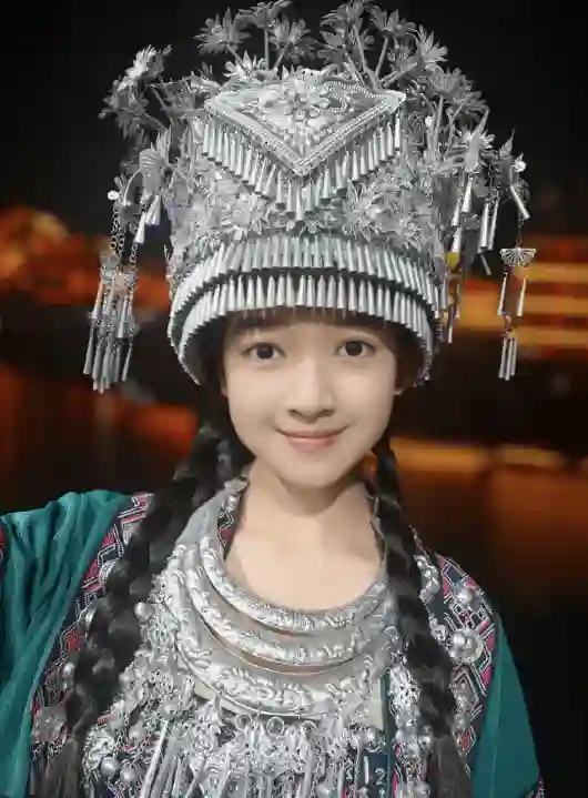 女儿11岁成“小戏骨”，继承父母好基因，考古聂远老婆晒幸福合照