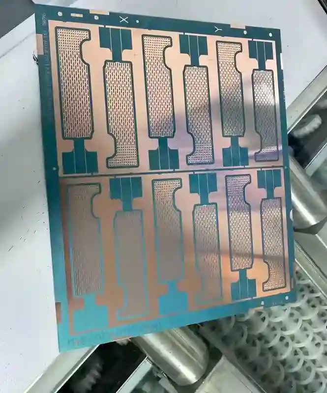 消息称苹果iPhone 17 Pro系列首次采用均热板设计，散热片谍照曝光