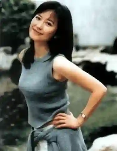 内娱美人俞飞鸿：54岁不结婚却有固定伴侣，感谢男闺蜜窦文涛20年的陪伴