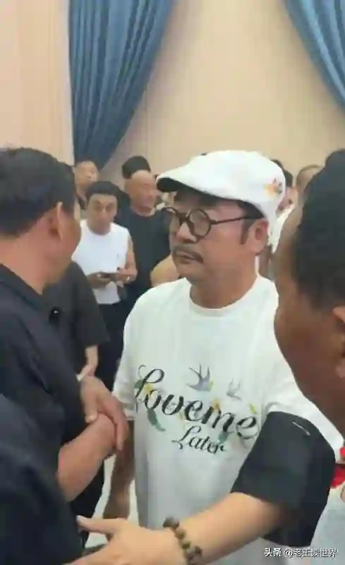 赵本山悼念杨少华，与徒弟一起送花篮却惹巨大争议