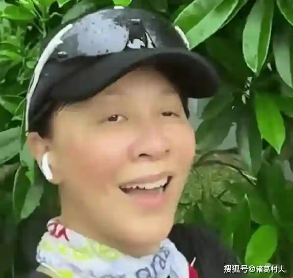 明星明星卸妆后，真人卤蛋忍了、周冬雨大黄牙忍了、萧亚轩鞋拔子脸没忍住