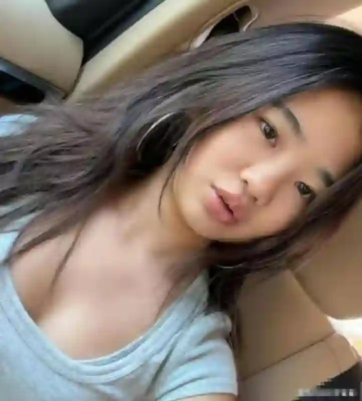 曹格女儿Grace14岁近照疯传，从“包子脸”到“初恋脸”华丽逆袭