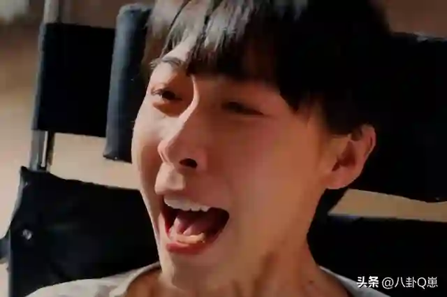 两年婚姻一年出轨，将前夫当小丑，“一尿”成名的她凭啥三封天后