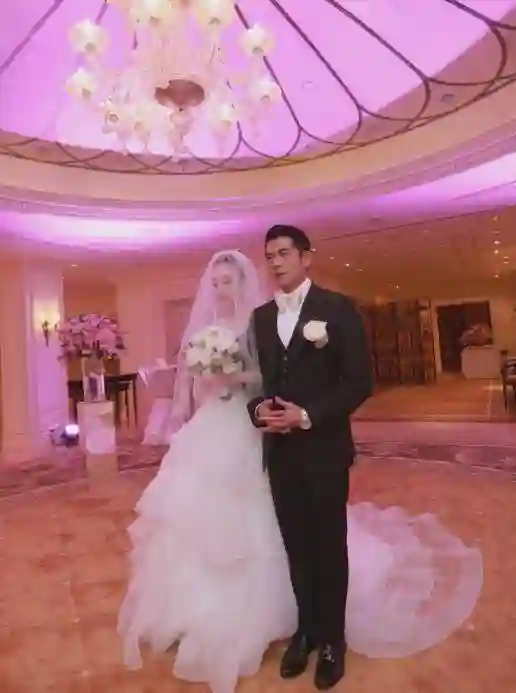 结婚8年，郭富城再度官宣喜讯！熊黛林“输”给方媛一点不冤