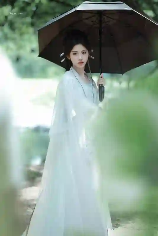 鞠婧祎竹林白衣路透 清冷出尘 一眼入戏