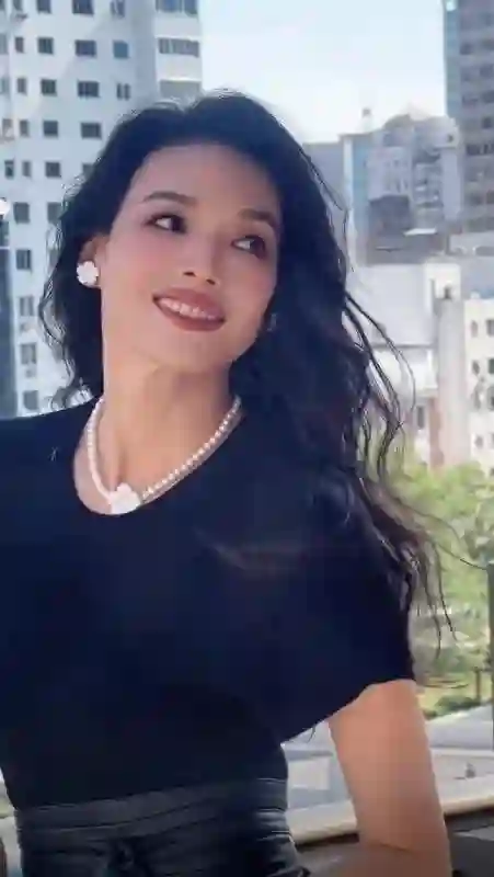49岁舒淇再破“天花板”，这一次，她让冯小刚和整个娱乐圈沉默了