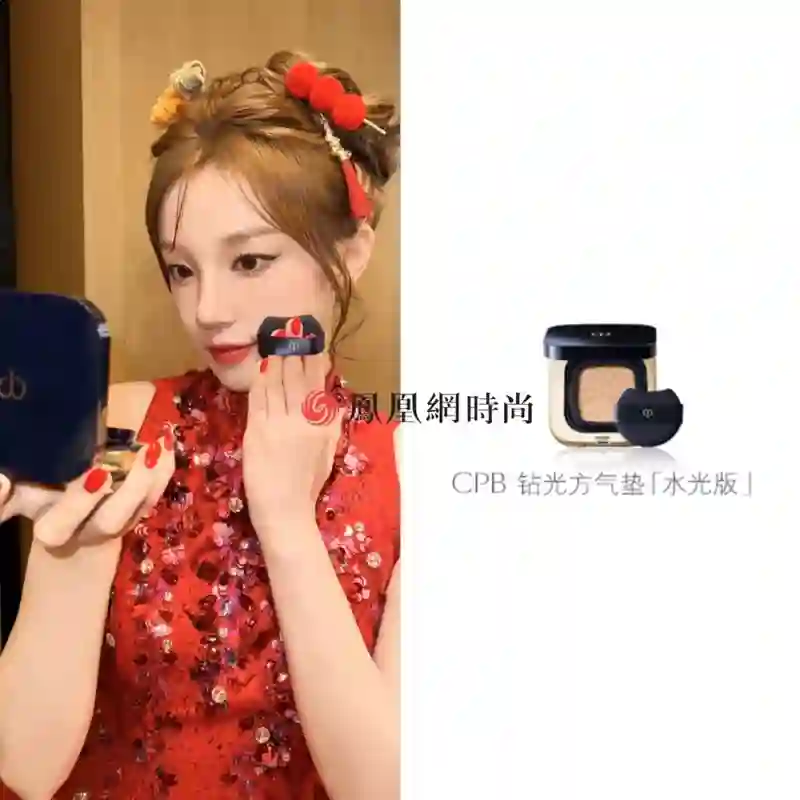 时隔七年，王菲戴着两个虾片（未炸版）再登春晚