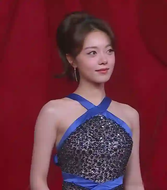 芭莎红毯镜头下的女星，真实堪比照妖镜，杨幂躲了，孙俪扛住了