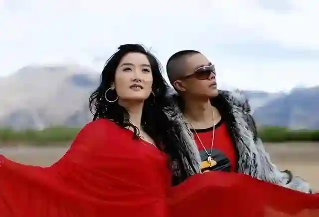 两人默契搭档23年却没成夫妻，如今一个年入千万，一个负债累累