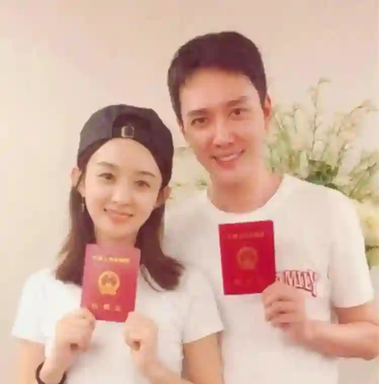 冯绍峰带女友和李治廷聚餐，女友正脸曝光，全脸整容科技感十足