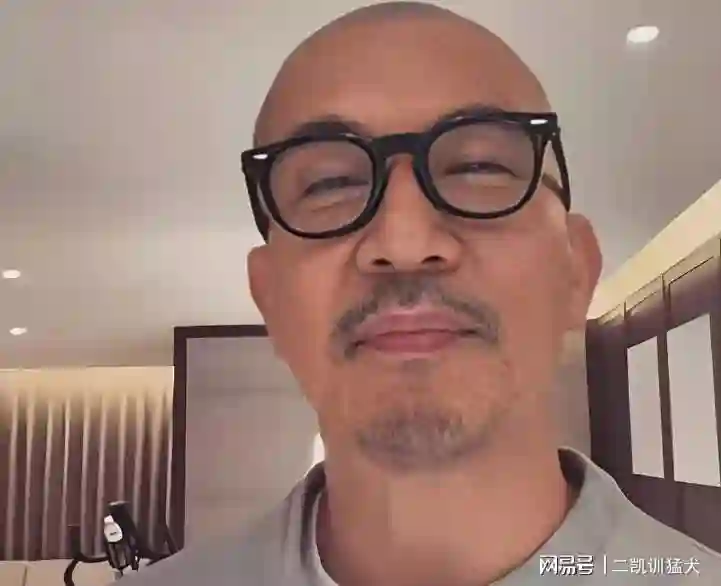 S妈倒下了！现身医院打强心针，S家人是该“放弃”具俊晔了！