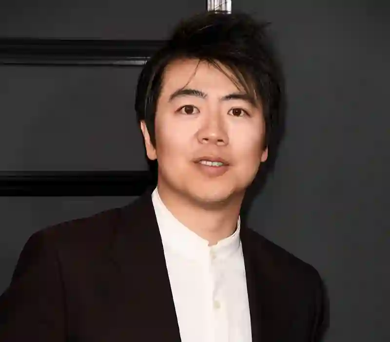 和巩新亮同居4年的郎朗，为何转身娶了吉娜，答案俗套又露骨