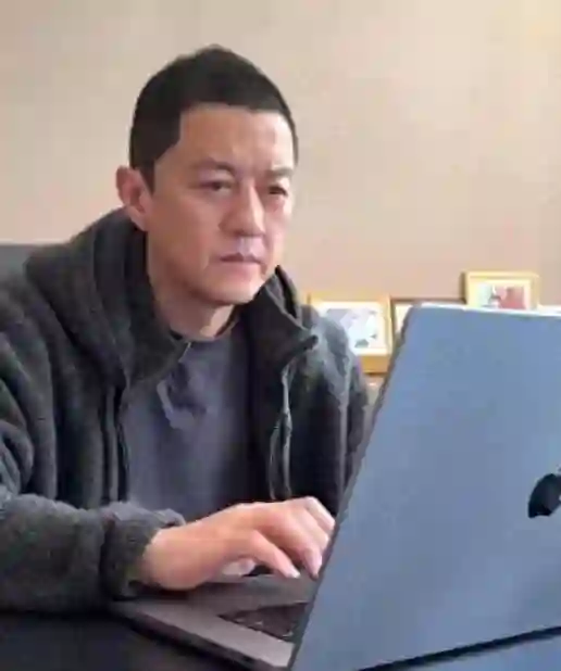就连王菲都没想到，负债上亿的前夫李亚鹏，走上了一条“上坡路”