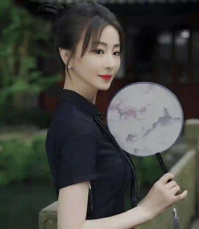 出道零绯闻,为戏弃空姐,戏红却人不火的女演员
