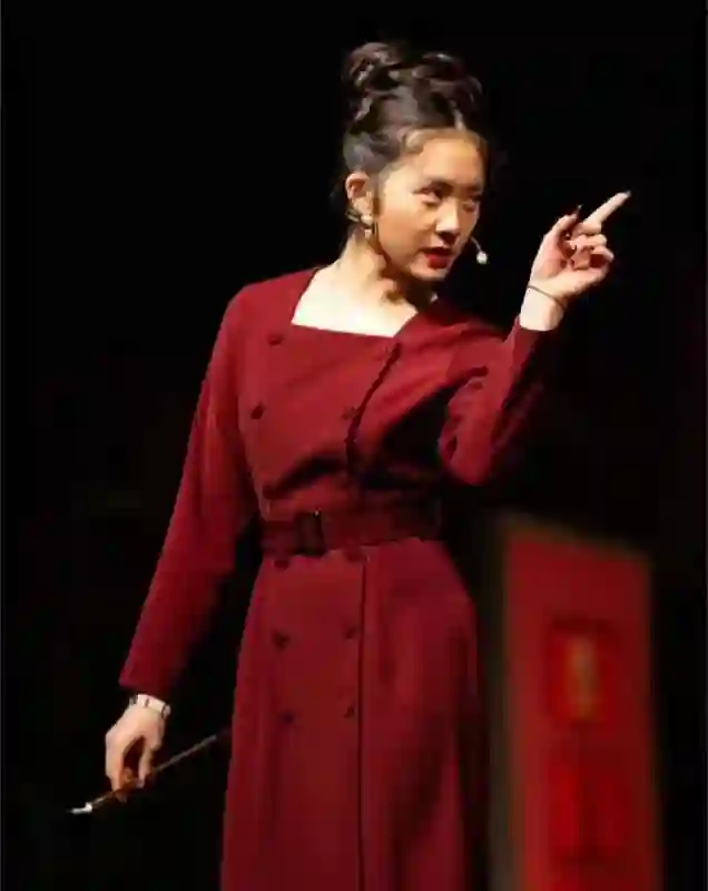 黄多多回国生图曝光！比孙莉矮半个头却美上热搜，口罩也难挡气质