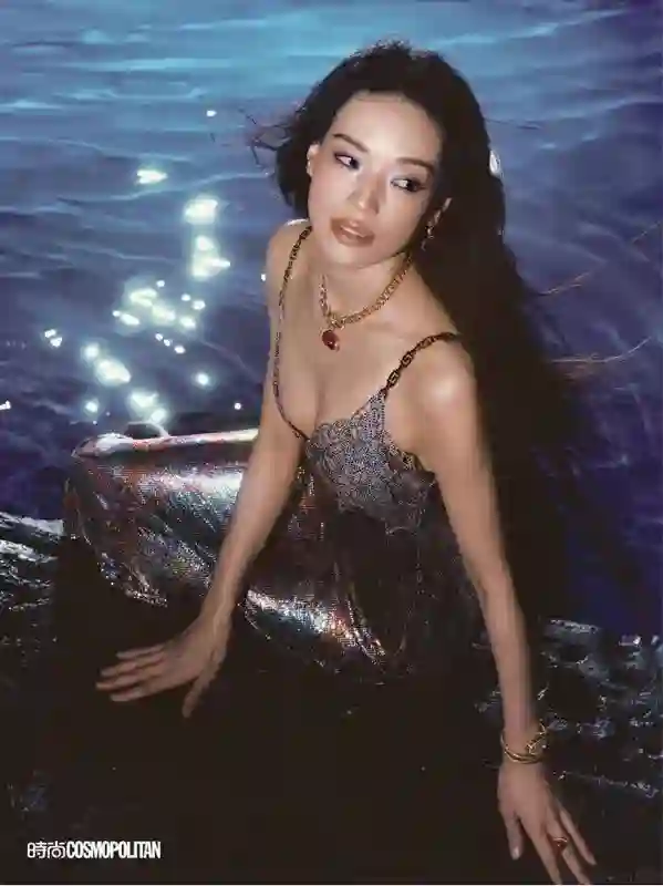 从“艳星”到金马影后，48岁素颜怼镜，她用30年活成了时光偷不走的底气