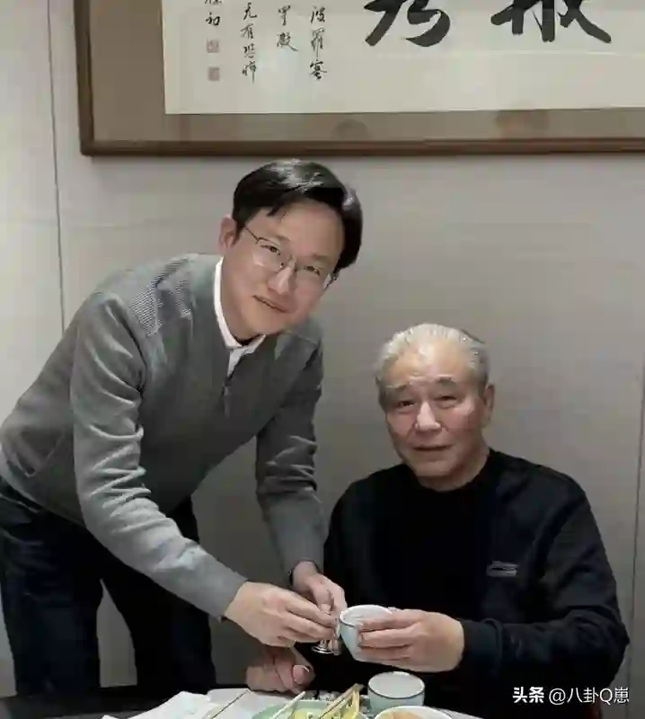 侯耀华直播吐苦水，声称不去送别杨少华，竟然是因为有不想见的人