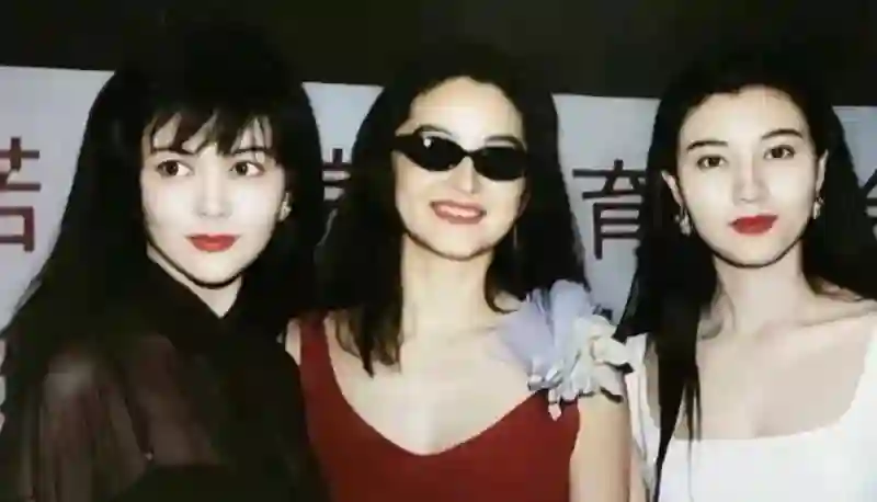 林青霞和10位女星的25张合照，看完了，才明白绝色与漂亮的差异