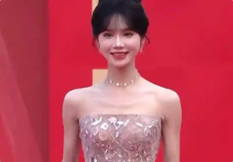 微短剧红毯：徐艺真御姐风十足，刘念蚂蚁腰抢镜，姚冠宇惊艳全场