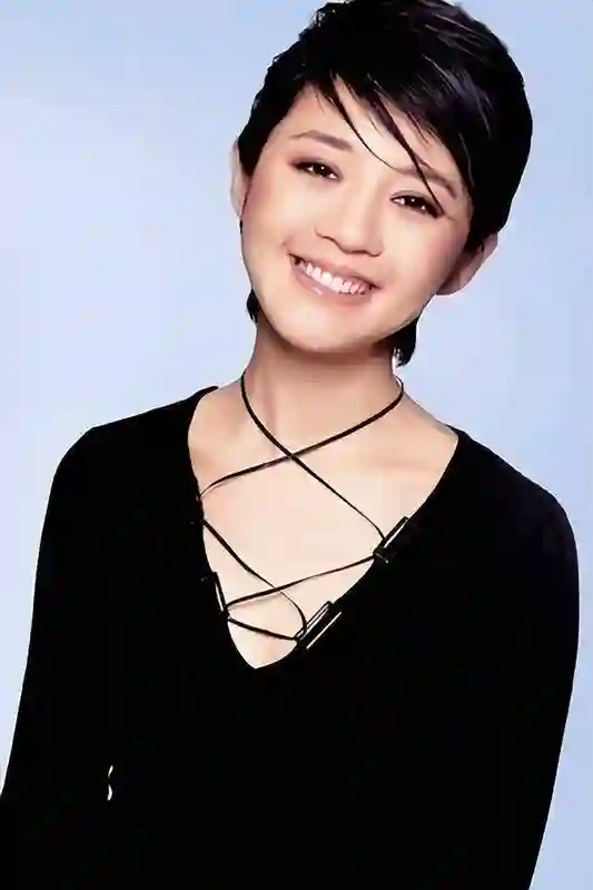 从倪萍接班人到被央视除名，用孩子“逼走”原配，20年了她幸福吗