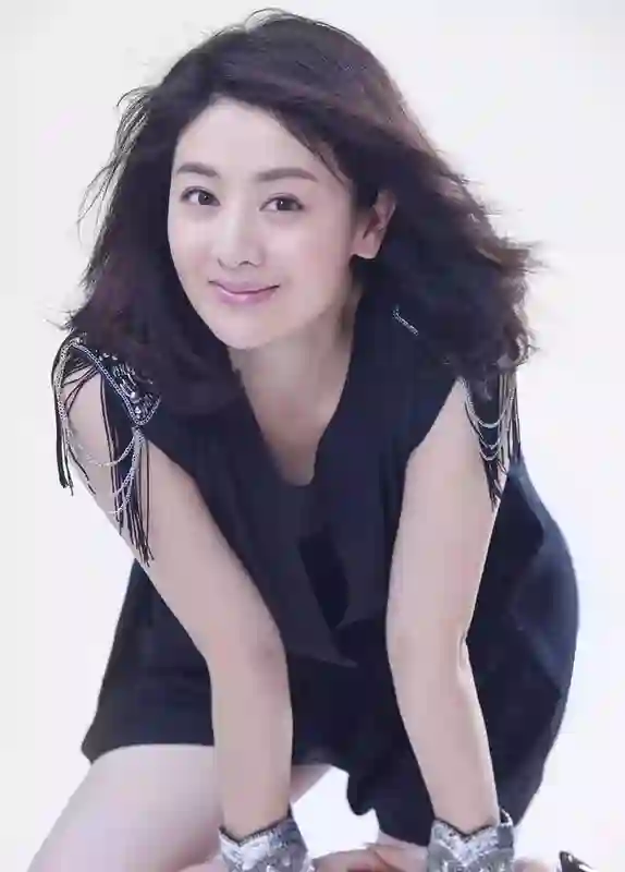她靠一部剧吃一辈子，二婚嫁给“穷小子”，如今丈夫红到令人嫉妒