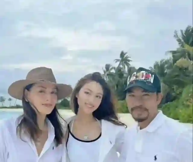 任达华：出道43年0绯闻，为爱丁克，50岁老来得子泪流满面