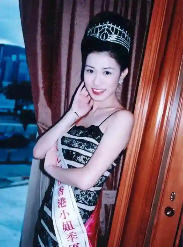 未婚独居、身价过亿，50岁佘诗曼，才是真正的狠人