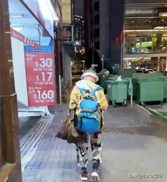 周润发姐姐被误认流浪汉！严重驼背走路艰难，拒绝求助弟弟！