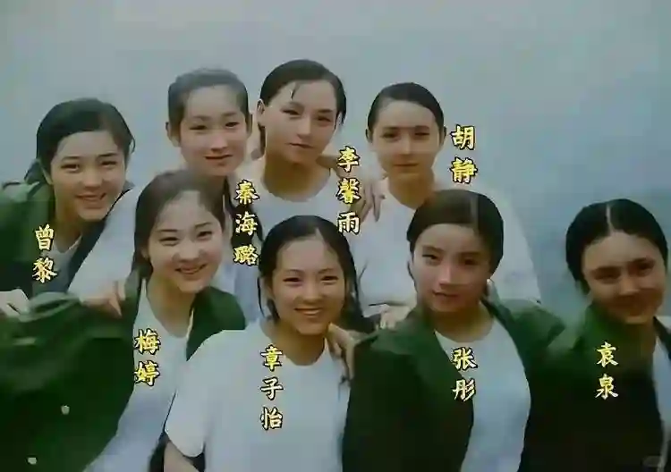 面相全变了！再看46岁章子怡大学合影，才知骨相和皮相老去的差距