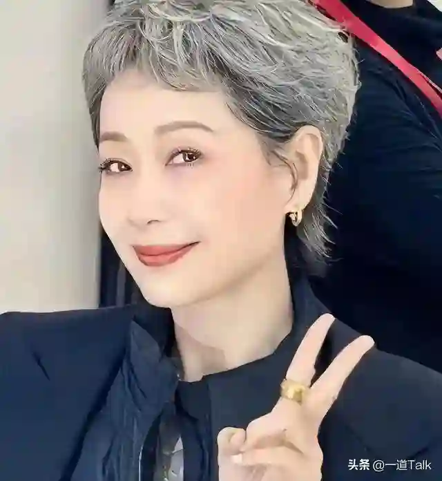 赵雅芝带货遭嘲讽气到手抖：一把年纪出来卖笑，过得不如好友叶童