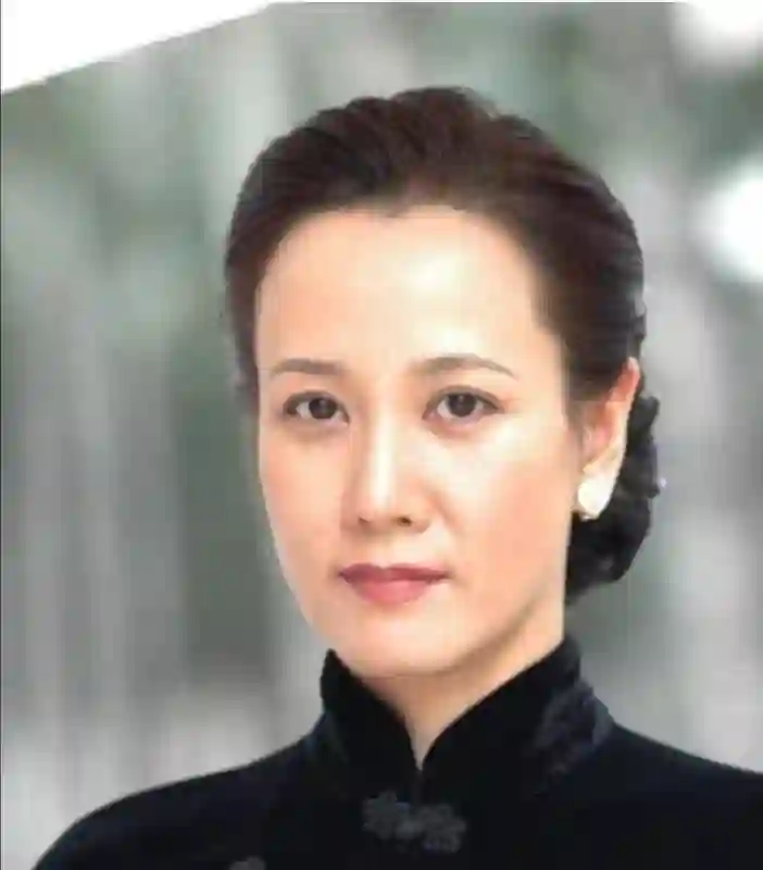 为了梅婷，抛弃患难与共的发妻，67岁孤身一人的叶大鹰可曾后悔？