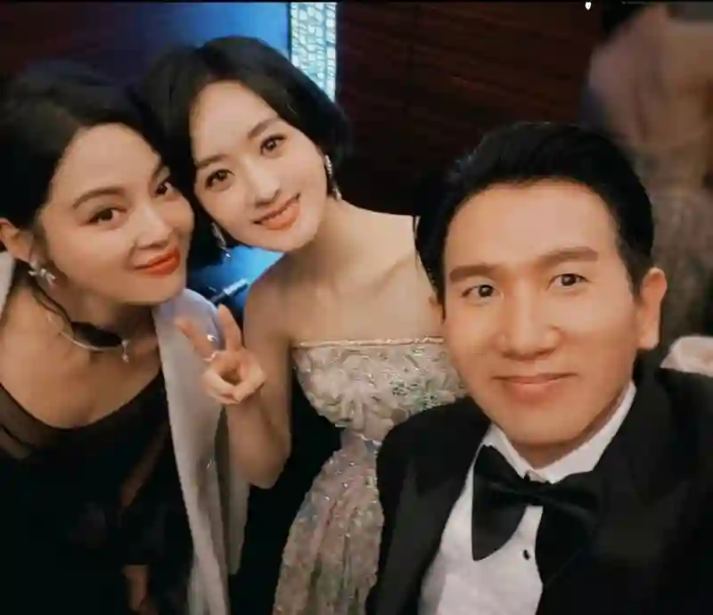 赵丽颖“隐婚瓜”再升级！带儿子郊游疑似赵德胤陪同，双方未回应