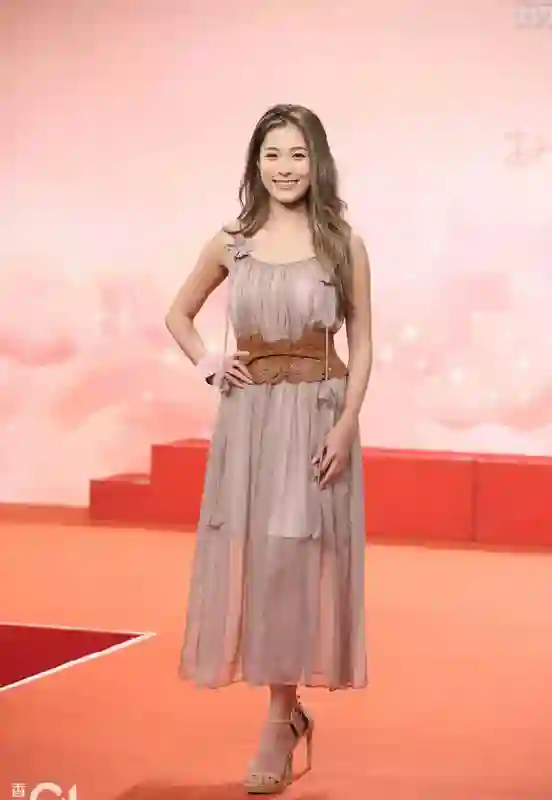 2025香港小姐14强群芳争艳！高学历佳丽自信绽放颜值盛宴