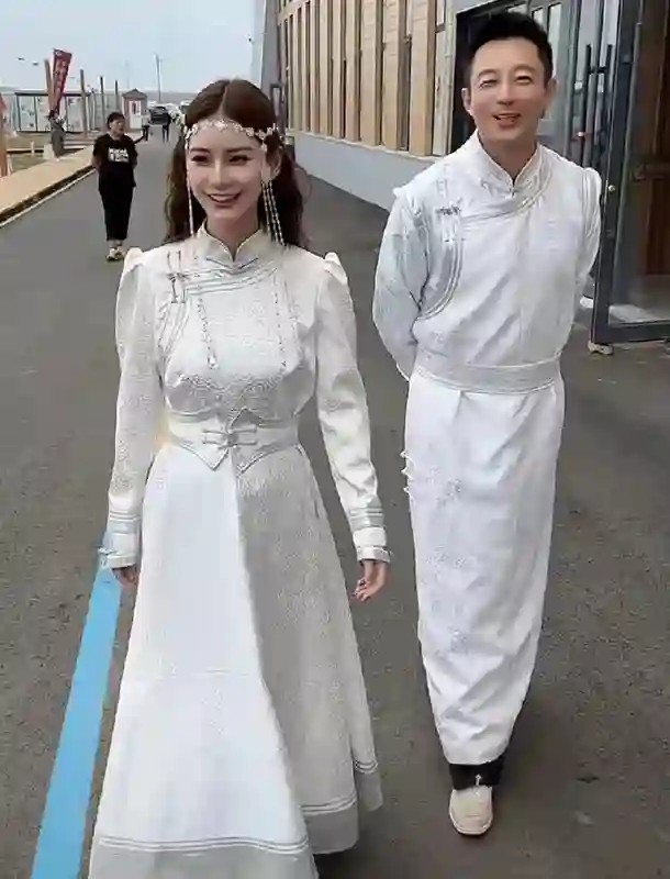 明星带娃过暑假，孙俪一家上山下海，董璇女儿跳舞惊艳，钟丽缇女儿似明星