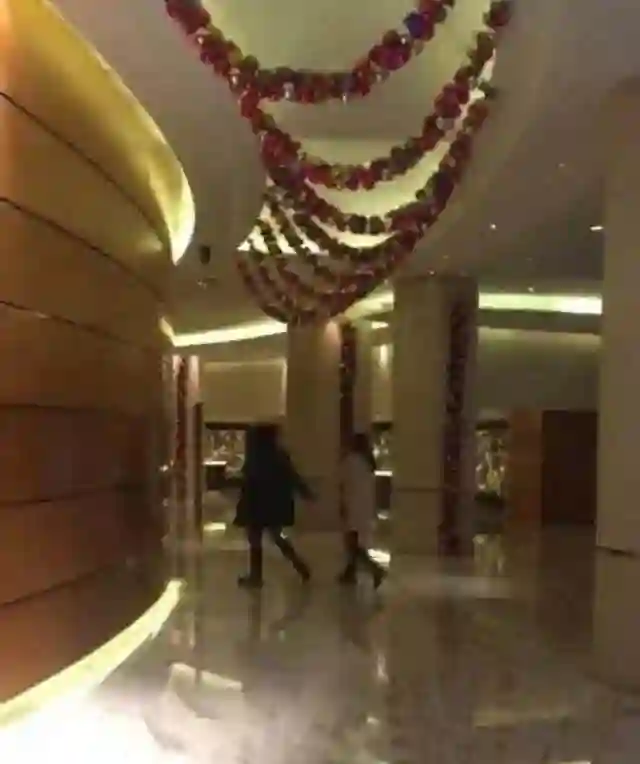 刺激！洪金宝儿媳被曝出轨一拖三？曝夫妻双双出轨洪金宝不准离