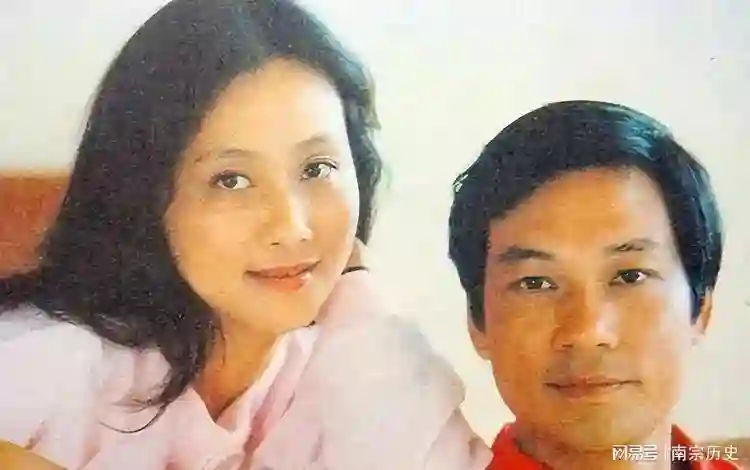 荧幕上的好母亲，现实却干涉儿子的一切，儿子宁愿睡桥洞也不回家