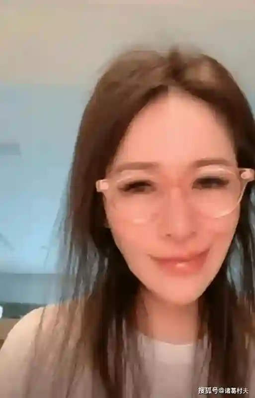 明星明星卸妆后，真人卤蛋忍了、周冬雨大黄牙忍了、萧亚轩鞋拔子脸没忍住