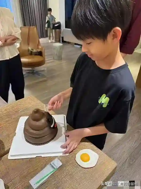 汪小菲霸气晒儿子正面照，就是要昭告天下:我的孩子我做主！