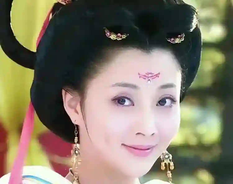 直到看完殷桃的家，终于明白她45岁却不着急结婚生子的原因了
