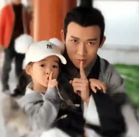 女儿11岁成“小戏骨”，继承父母好基因，考古聂远老婆晒幸福合照